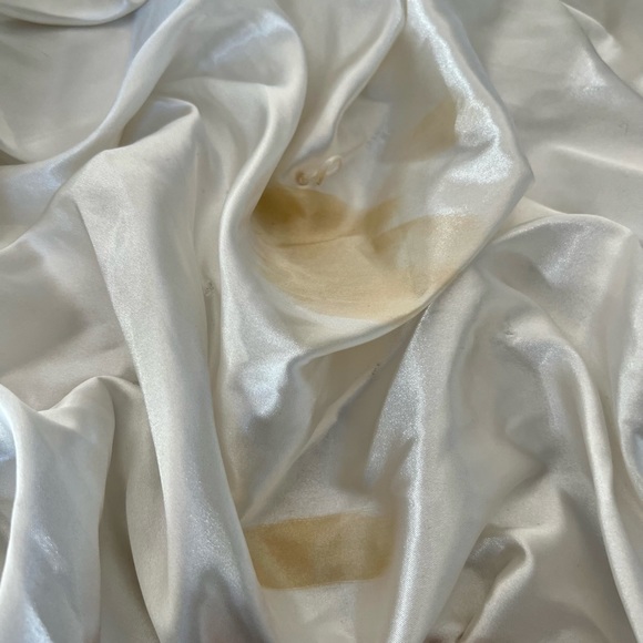 WORN 1x Wedding Dress. Satin w/lace, pearl beads & subtle sequins. Two stains - Picture 11 of 16